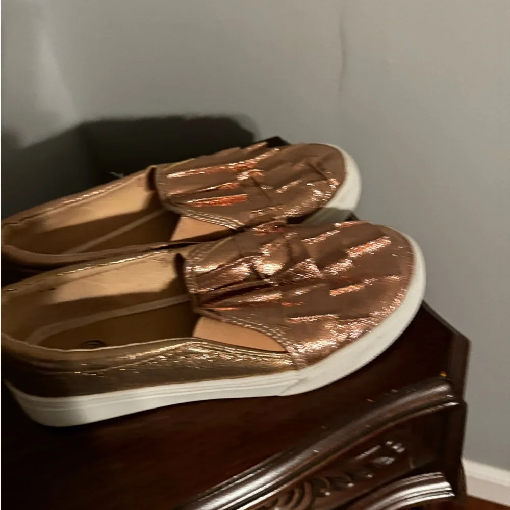 Great condition girls rose gold slip on sneakers 6